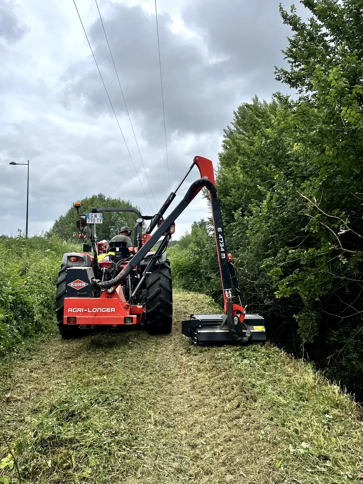 Tonte de pelouse publique en Dordogne