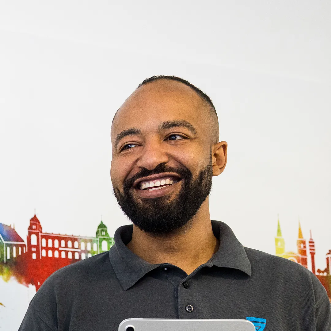 Portrait des Mitarbeiters N’Golo Zerbo von Schremper IT GmbH aus Wuppertal.