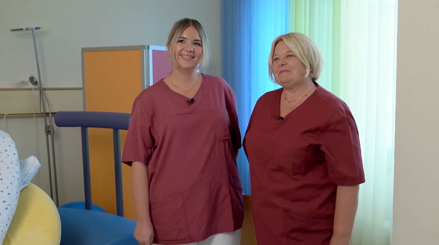 Zwei Pflegekräfte  in der neuen Geburtshilfe der Stadtklinik Frankenthal