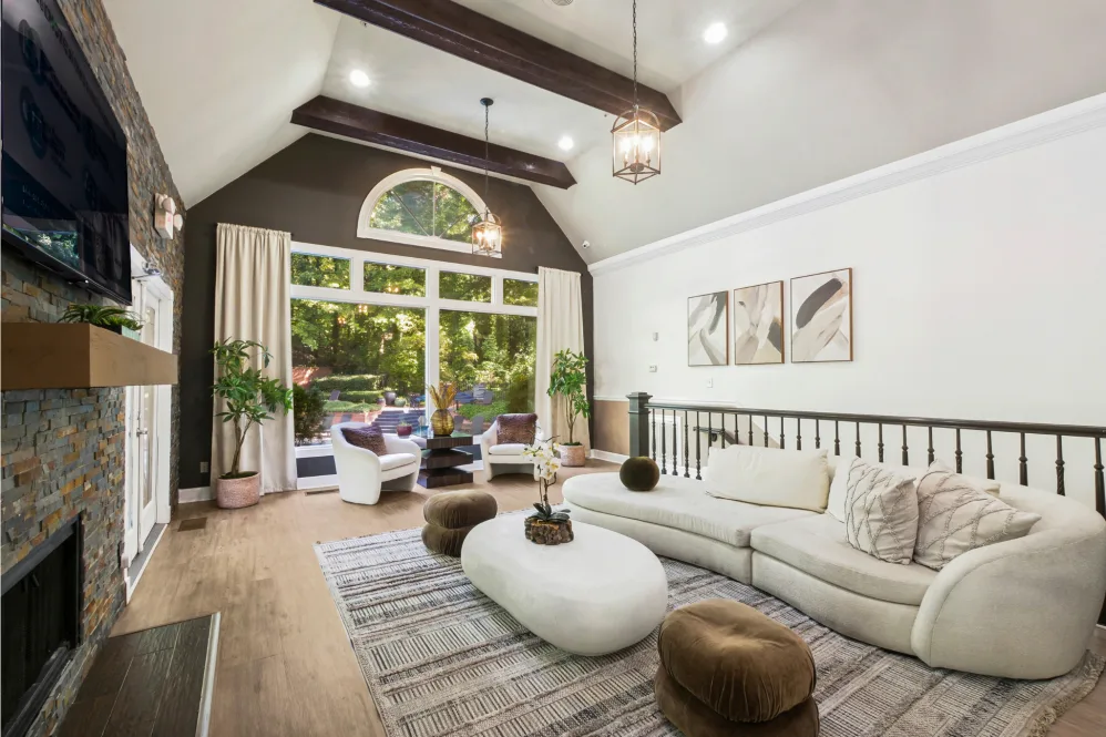 Leasing Lobby seating area with furniture