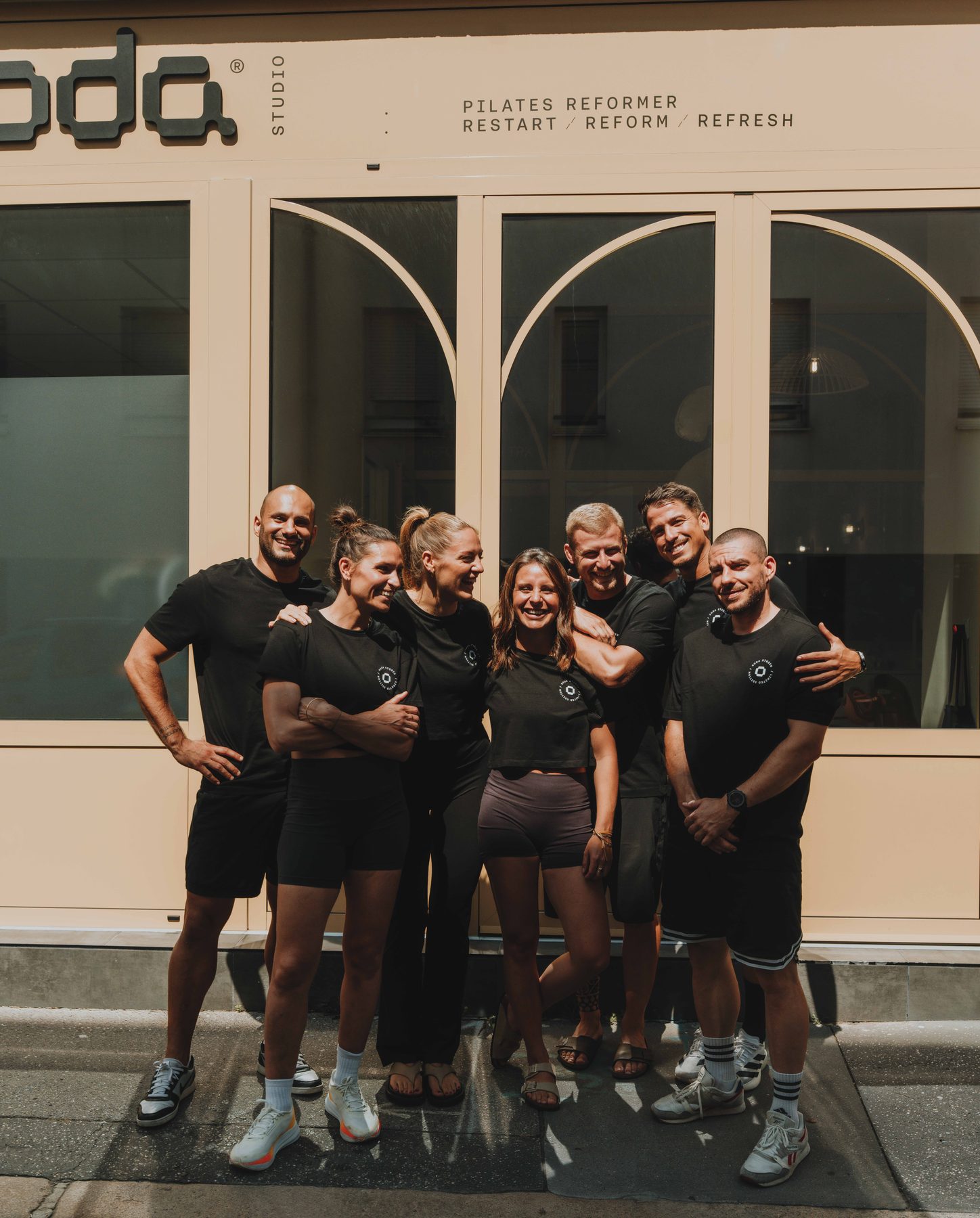 L'équipe Soda devant le studio Saint-Genès