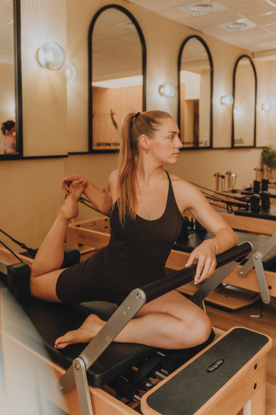Une cliente sur un reformer, studio Soda