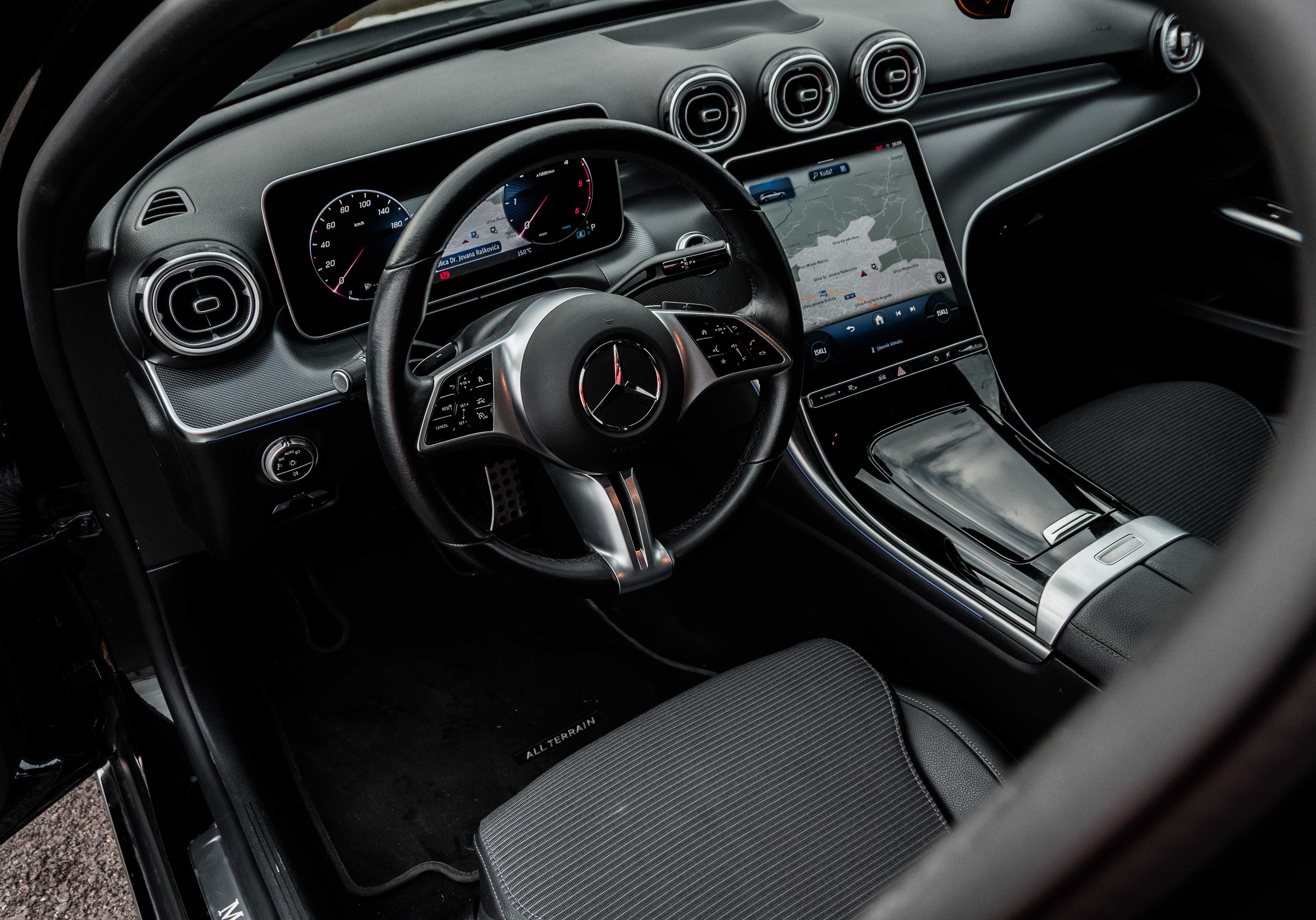 Mercedes-Benz C 220 D 4 MATIC ALL-TERAIN Interior