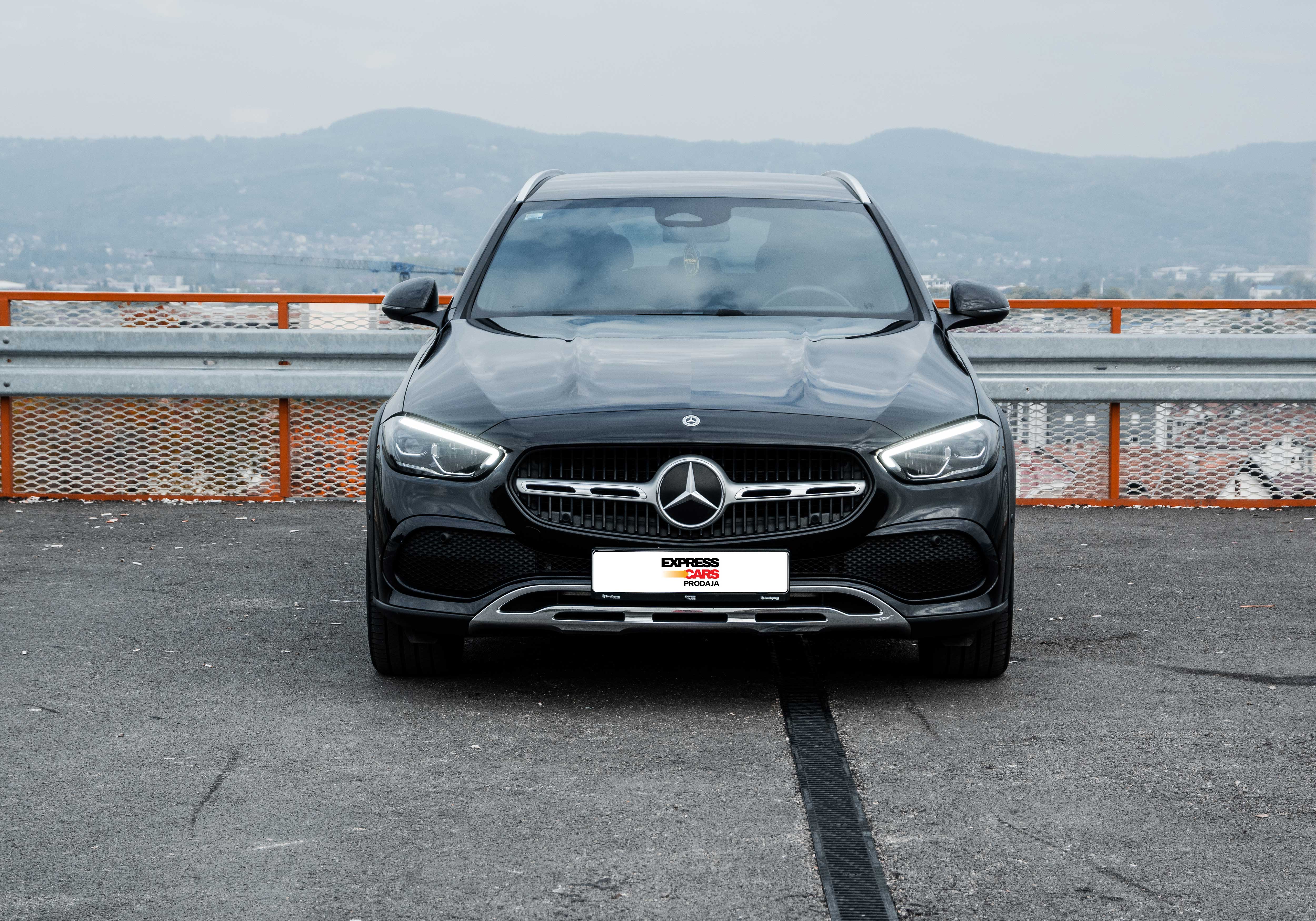 Mercedes-Benz C 220 D 4 MATIC ALL-TERAIN Front