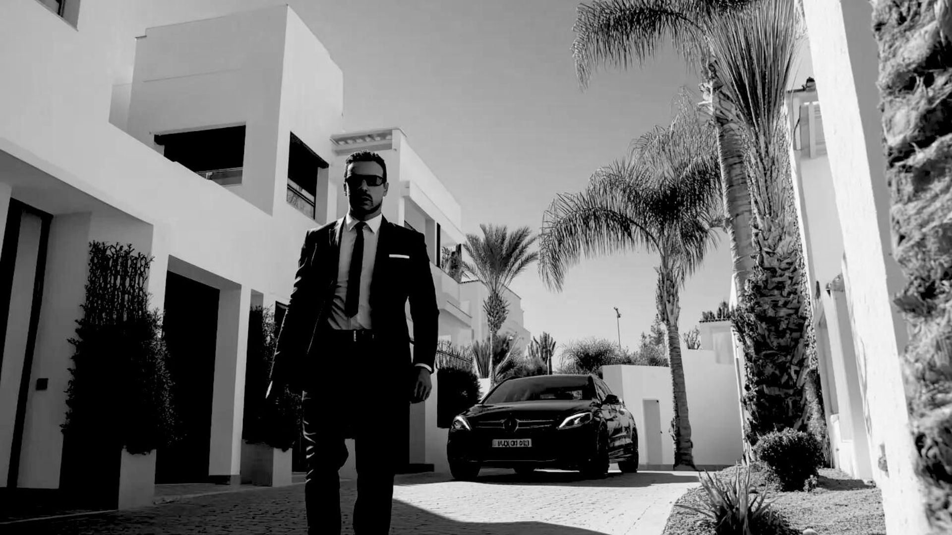 Costume-Noir-Garde-du-Corps-Professionnel