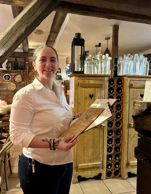 Hot dish served at La P’tite Ferme, presented in close-up with an authentic, mountain-style atmosphere.