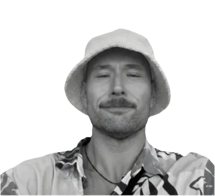 Adrian Czyczerski - mężczyzna w kapeluszu