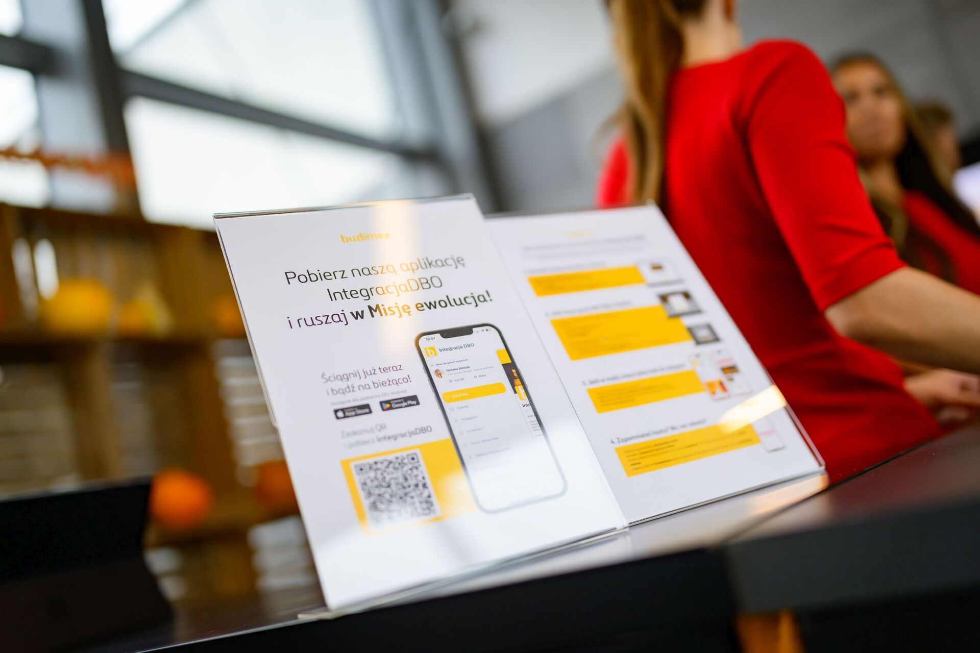 Instrukcje ściągnięcia aplikacji mobilnej