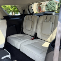 3rdRow-Interior Detail