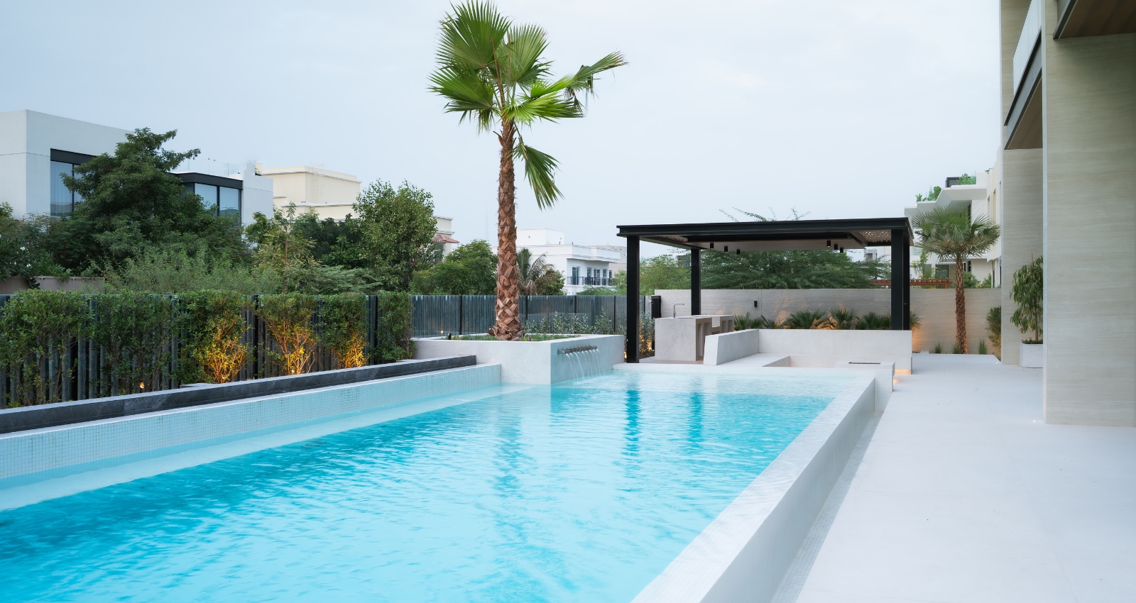 Swimming pool design and construction for Dubai villas - infinity pool concept