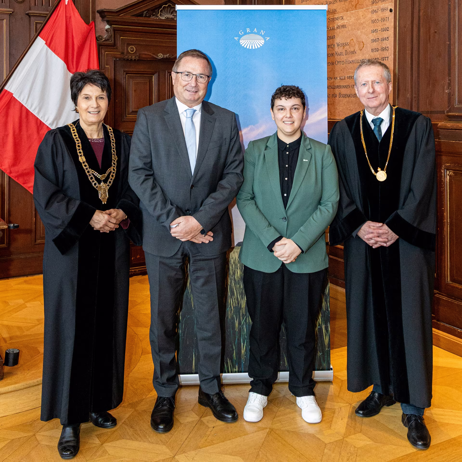 v.l. Boku-Rektorin Univ.Prof. Dr. Eva Schulev-Steindl, AGRANA-Vorstand DI Franz Ennser, Preisträgerin Dr. Marianna Giancaterino, Boku-Vizerektor Univ.Prof. Mag. Dr. Christian Obinger