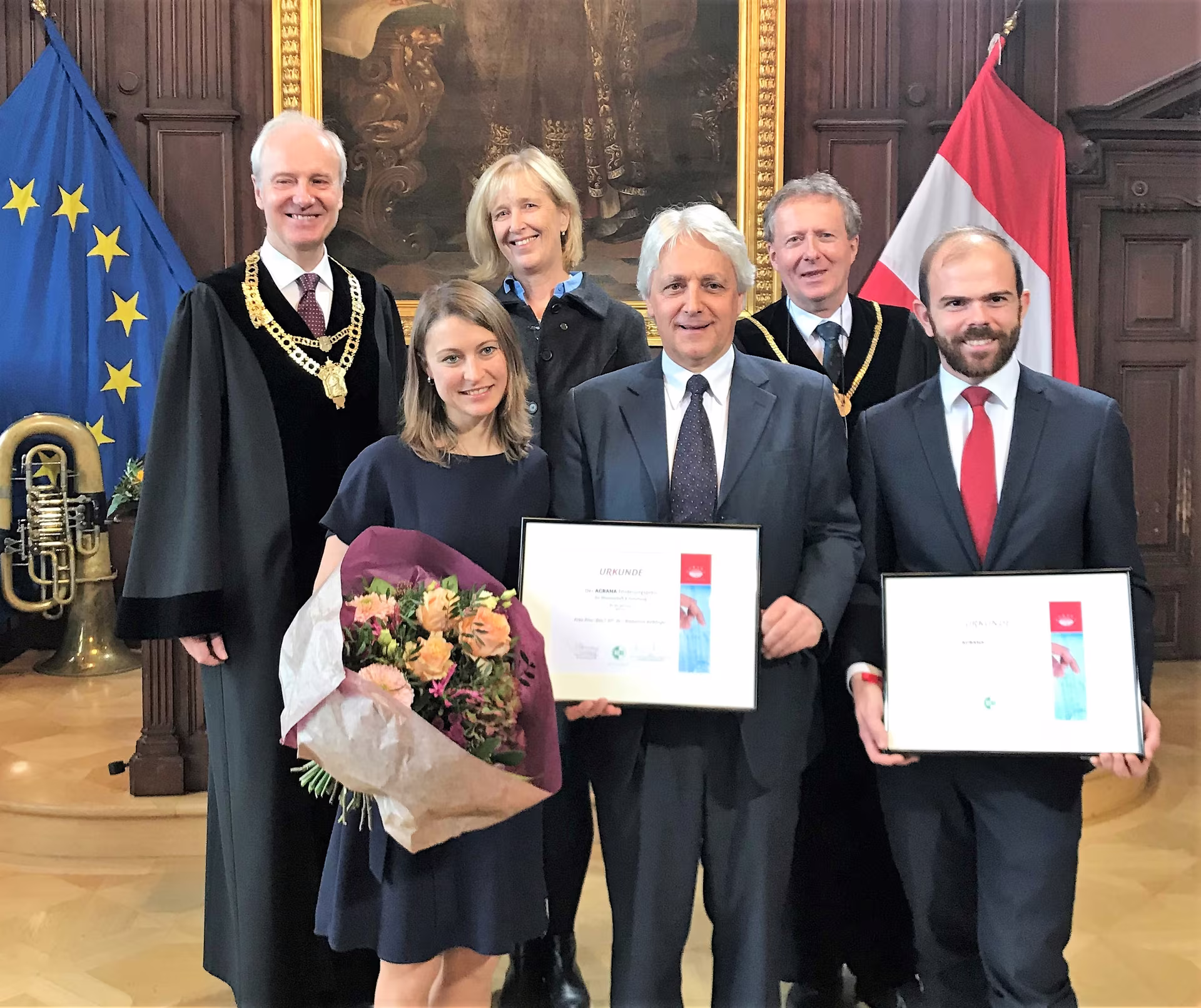 Untere Reihe v.l.: Preisträgerin DI Dr. Katharina Maria Keiblinger; AGRANA-Vorstand Mag. DI Dr. Fritz Gattermayer; Preisträger DI Dr. Markus Scharner und obere Reihe v.l..: Rektor Univ.Prof. DI Dr. Hubert Hasenauer; Laudatorin Univ.Prof. Dr. Sophie Zechmeister-Boltenstern; Vizerektor Univ.Prof. Mag. Dr. Christian Obinger (fotocredit: AGRANA)