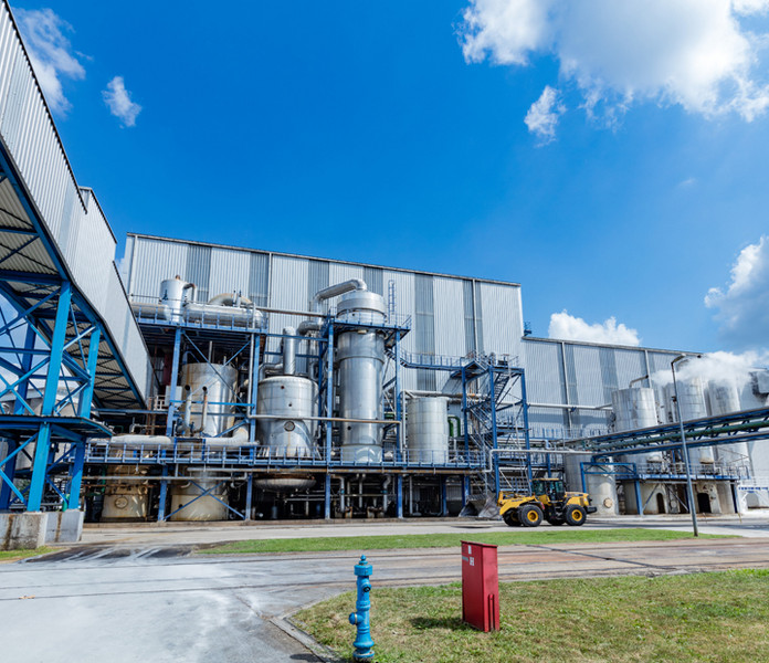 STUDEN-AGRANA sugar refinery in Brčko, Bosnia, process plant with tanks, pipework and a wheel loader