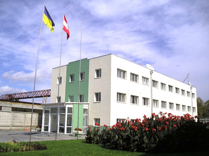 AGRANA Fruit Ukraine office building in Vinnytsia with Ukrainian and Austrian flags and red flower beds