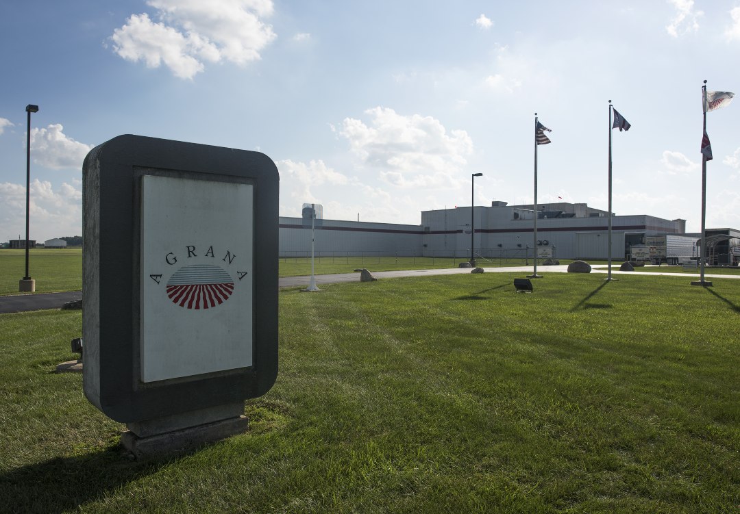 AGRANA-Schild auf dem Rasen vor dem AGRANA Fruit US Werk in Brecksville, Ohio