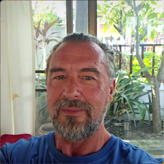 [headshot] image of customer (for a tech gadgets store)