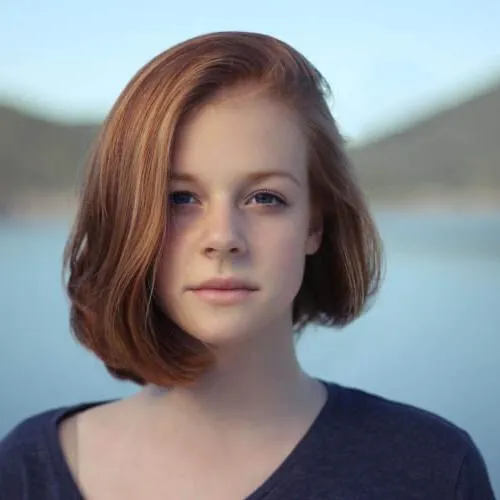 shallow focus photography of woman outdoor during day