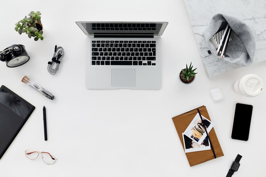 Most people will find a quick guide on the phone to explore Australia for the first few days upon arrival.