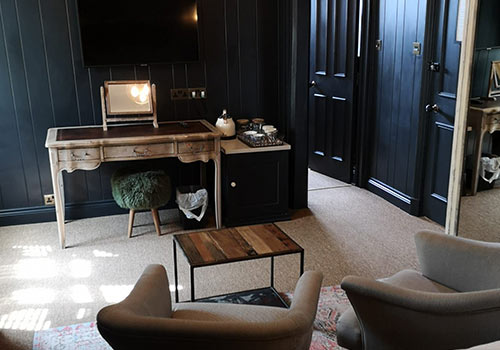 The Verzon's - bedroom lounge image