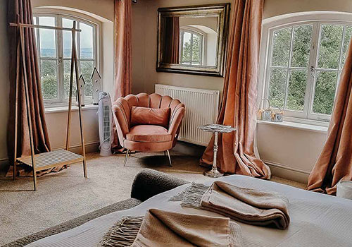 The Verzon's - Bedroom lounge image 