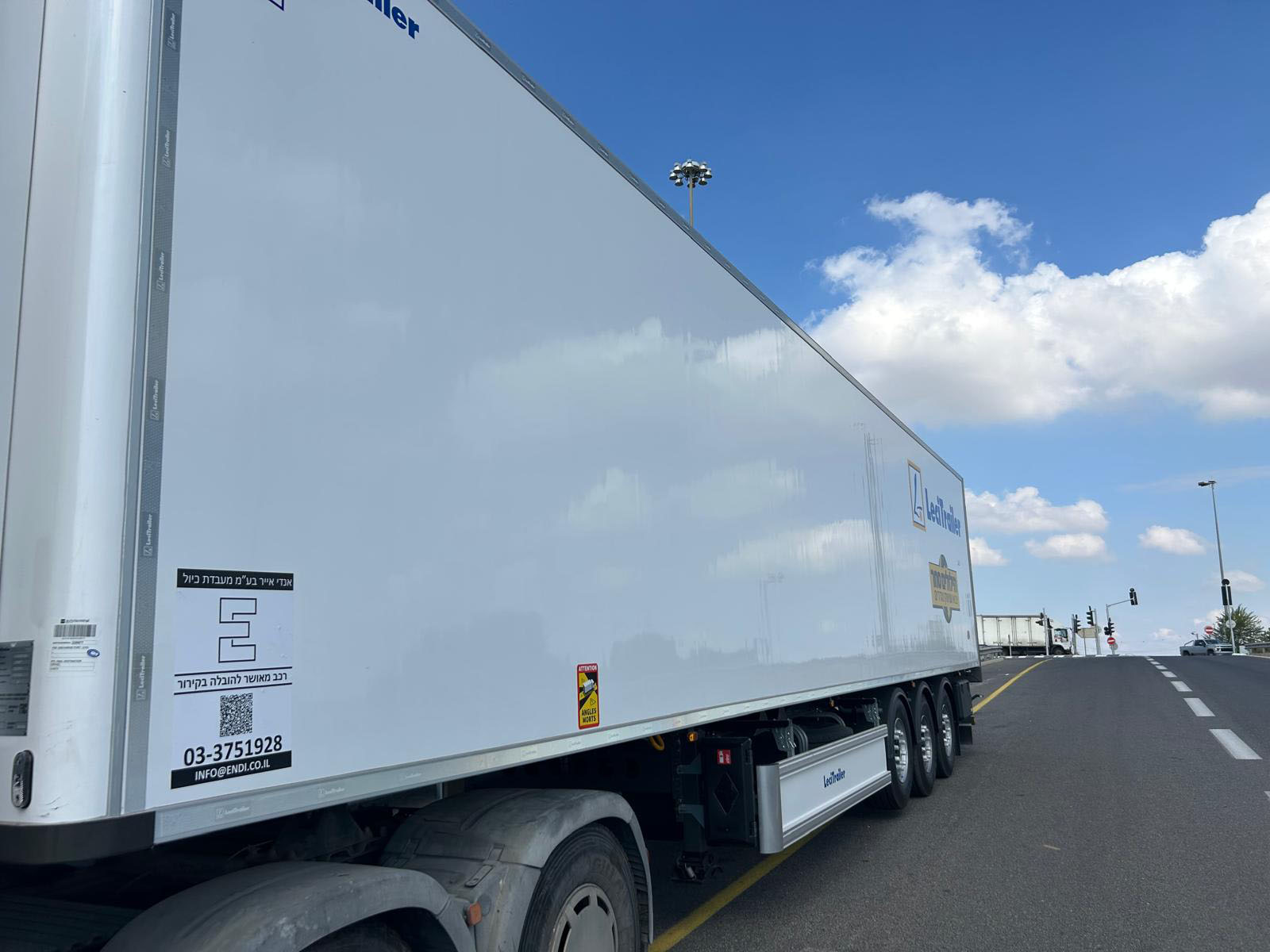 אחורה של משאית כיול