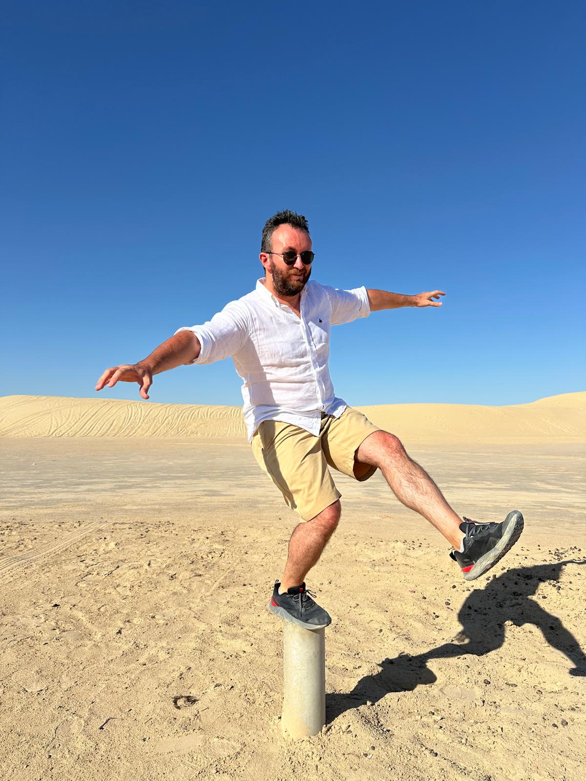 image of team member explaining a conservation project [team]