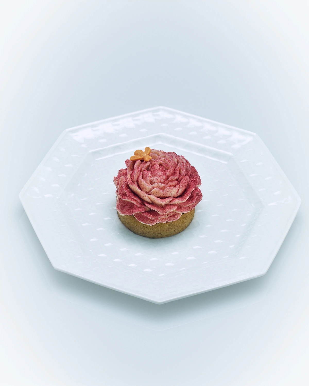 Signature floral tart of Café Dior with pink hues