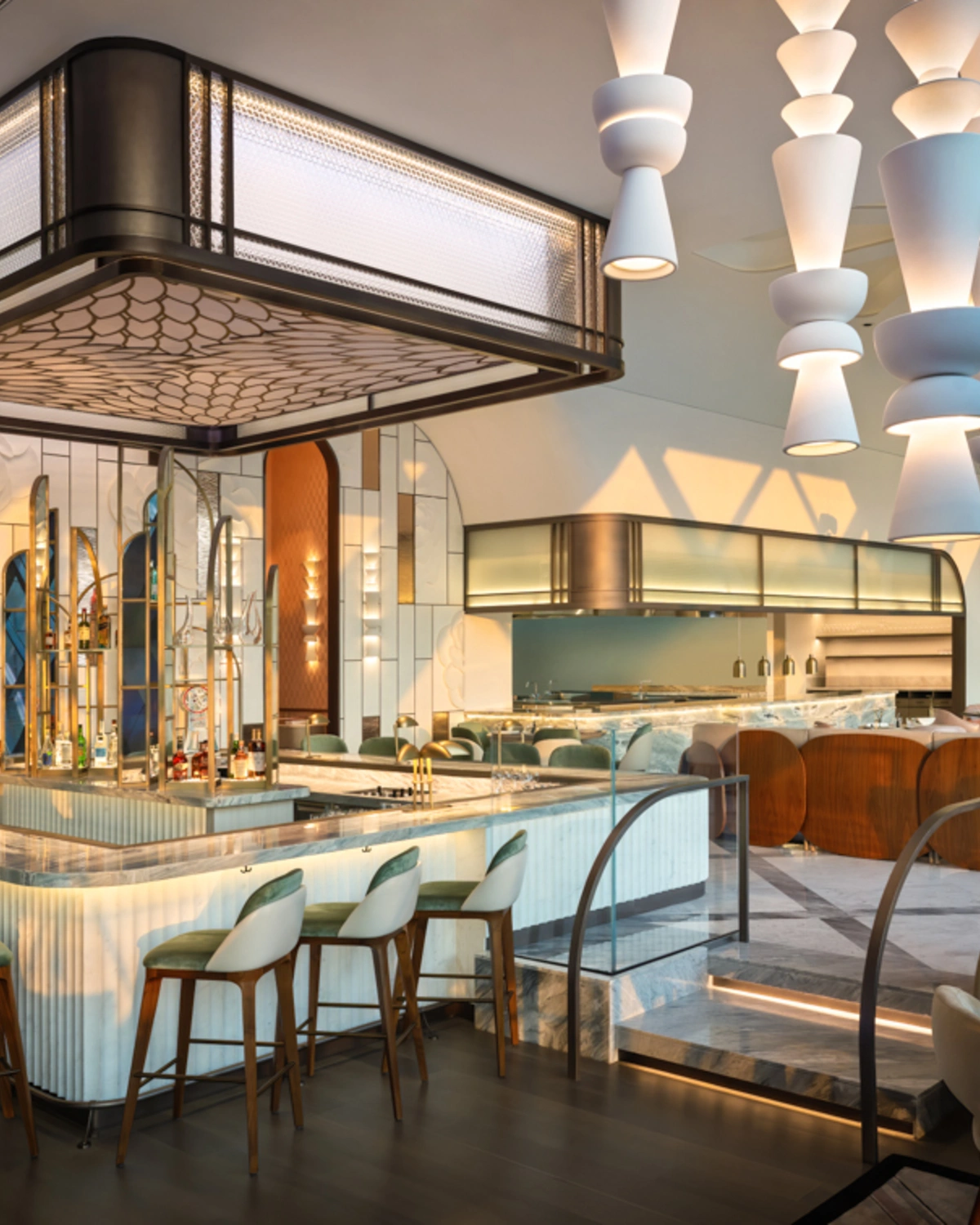 Design contemporain et architecture audacieuse de l'entrée du restaurant La Dame de Pic Dubai.