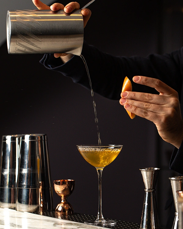 Préparation d’un cocktail en salle au Restaurant Pic