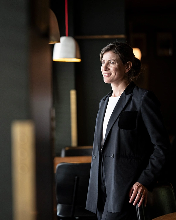 Portrait d’un collaborateur en salle au Restaurant Pic