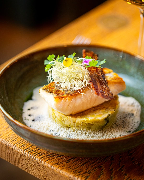 Poisson doré servi avec légumes de saison au Bistrot André à Valence