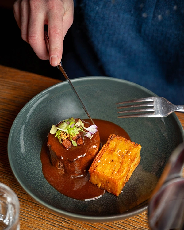 Plat de cuisine française servi au Bistrot André à Valence