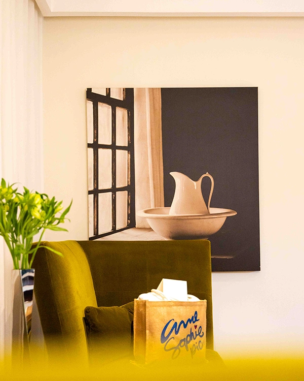 Espace bureau lumineux dans une chambre de l’Hôtel Pic