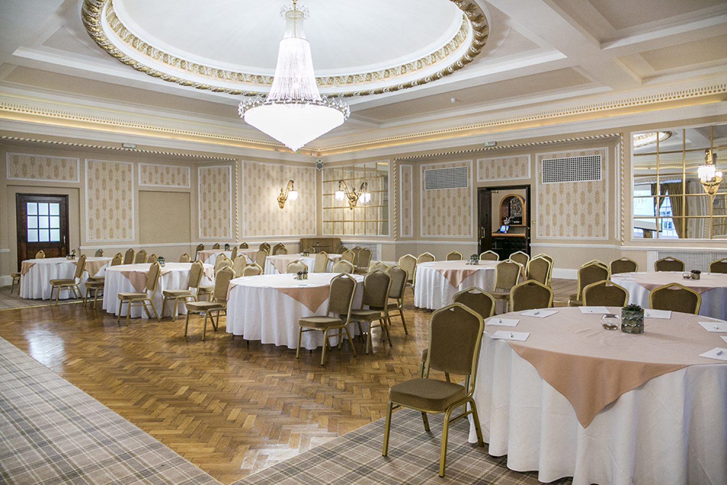 Grand chandelier and gold cornice work in Goulburn Dining room at Manchester Hall