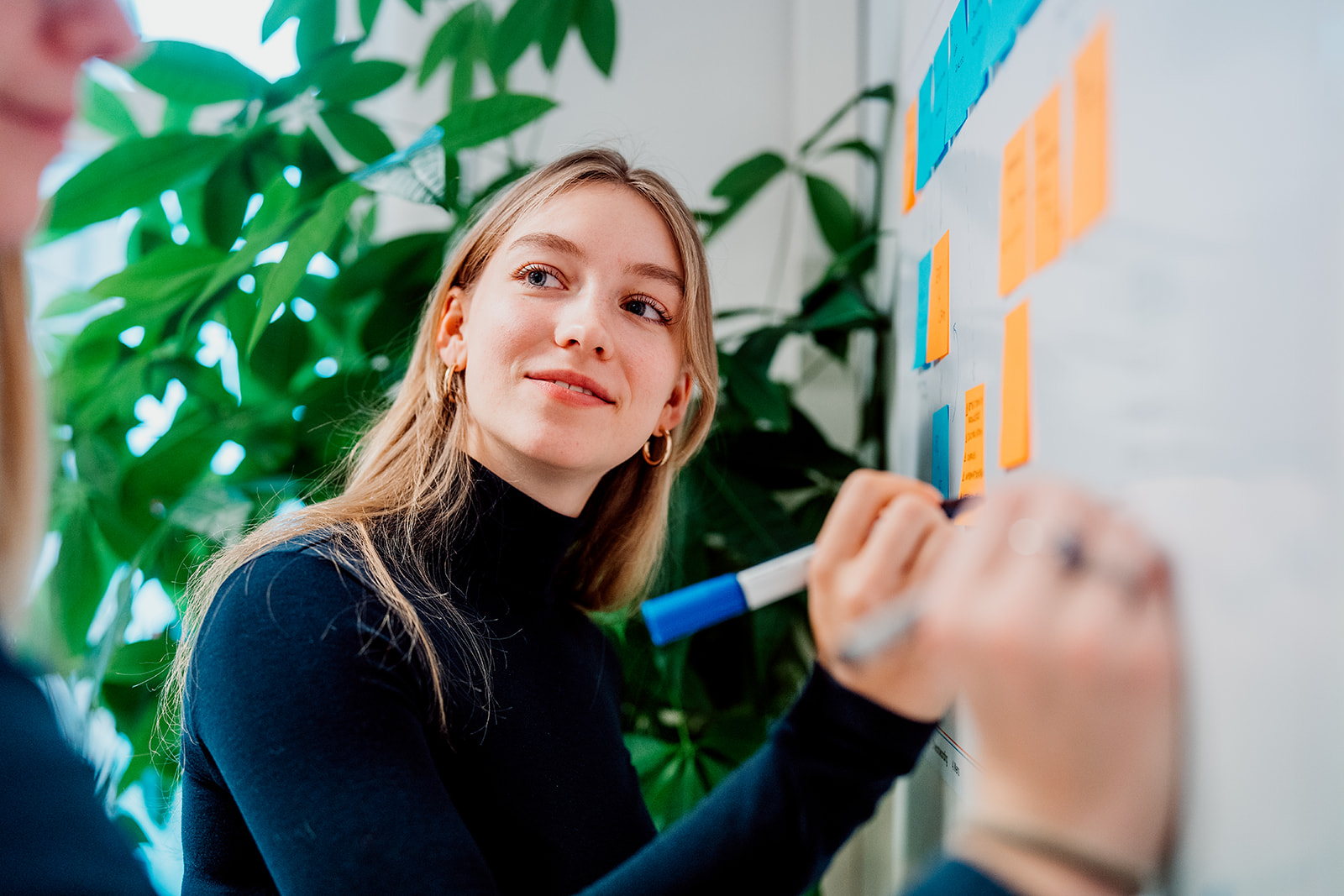 Stagiair marketing en sales aan het werk bij Flawless Workflow in Enschede