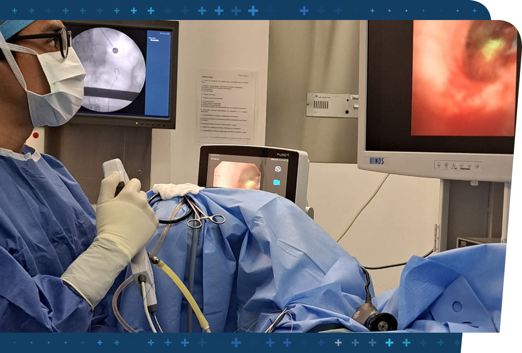 Equipo de cirujanos operando