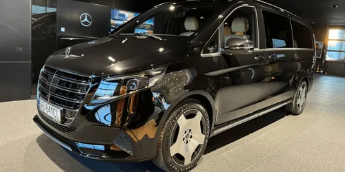 Osobisty kierowca na weekendowe eventy i kolacje – luksusowe auto z szoferem