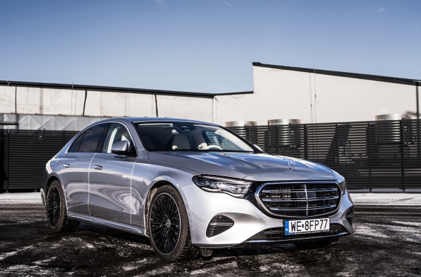 Wynajem busa z kierowcą Warszawa – luksusowy Mercedes Klasy V Diamond Car Rafał Redłowski