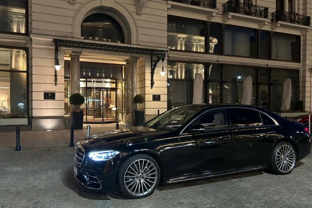 Wynajem auta z kierowcą Warszawa – luksusowe Mercedesy Diamond Car Rafał Redłowski
