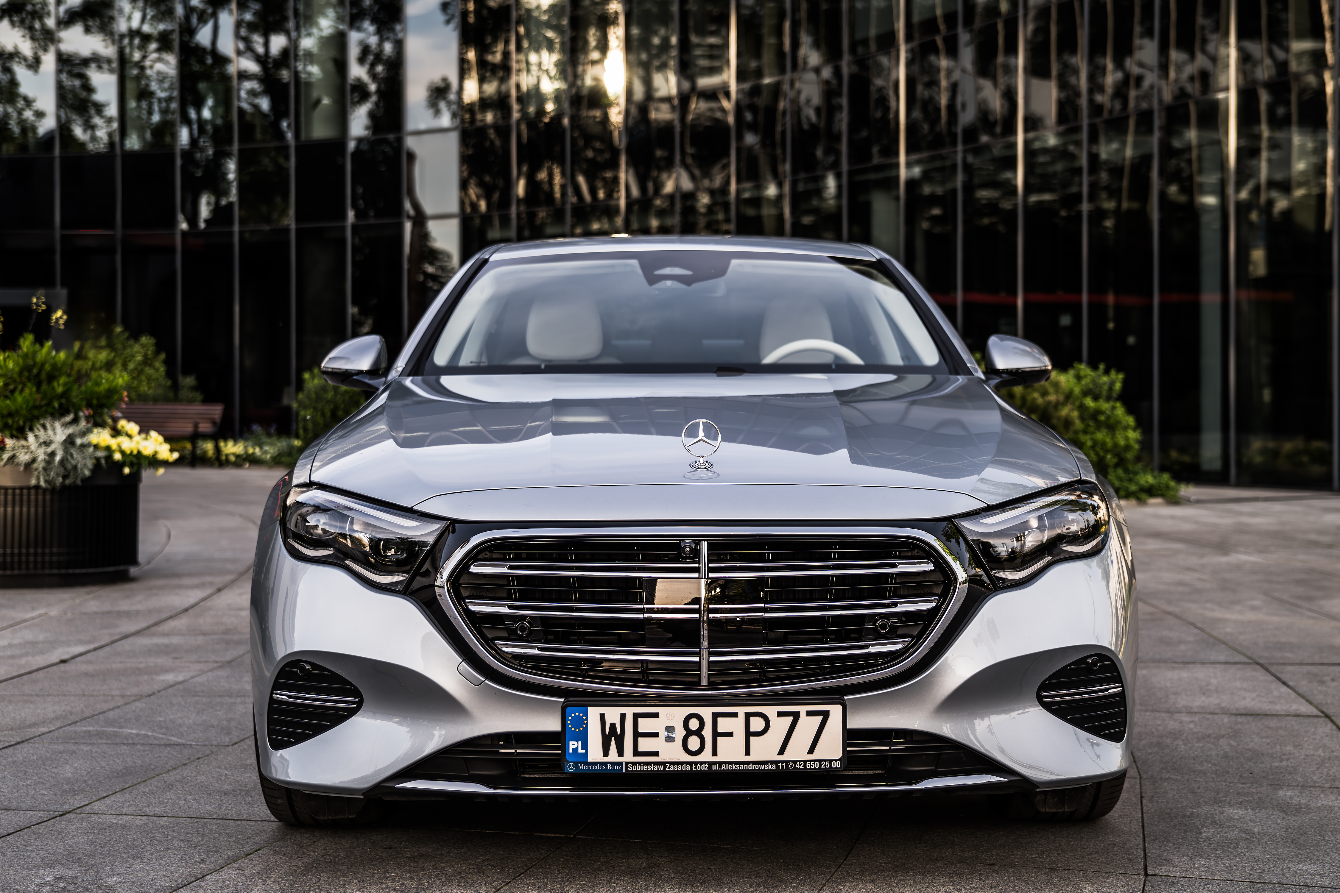 Luksusowy transport premium dla gwiazd Warszawa oraz profesjonalny vip chauffeur warsaw na festiwale i eventy – PremiumDriver.
