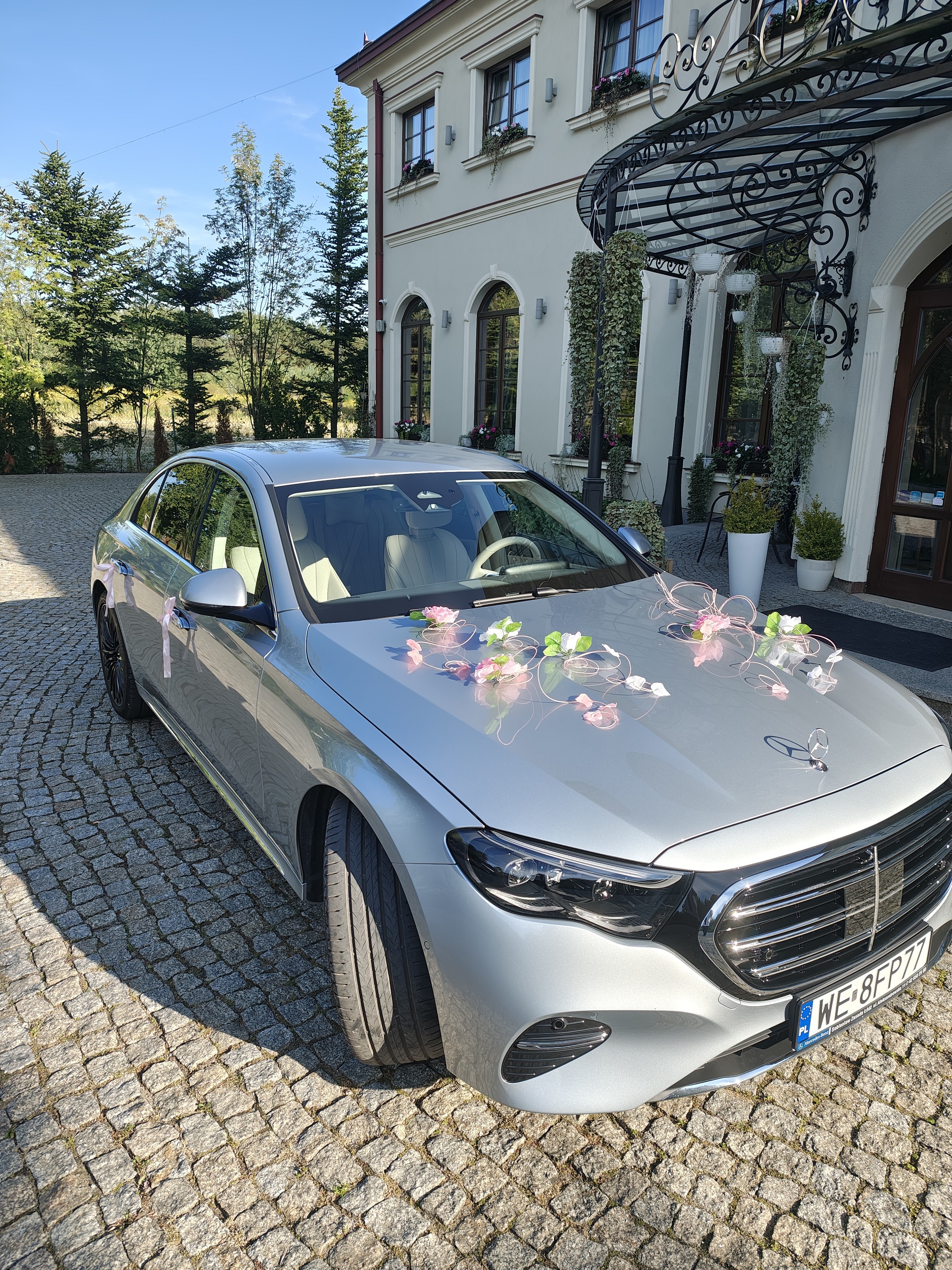 Ekskluzywny samochód do ślubu warszawa oraz wynajem luksusowej limuzyny z kierowcą dla Pary Młodej – PremiumDriver.