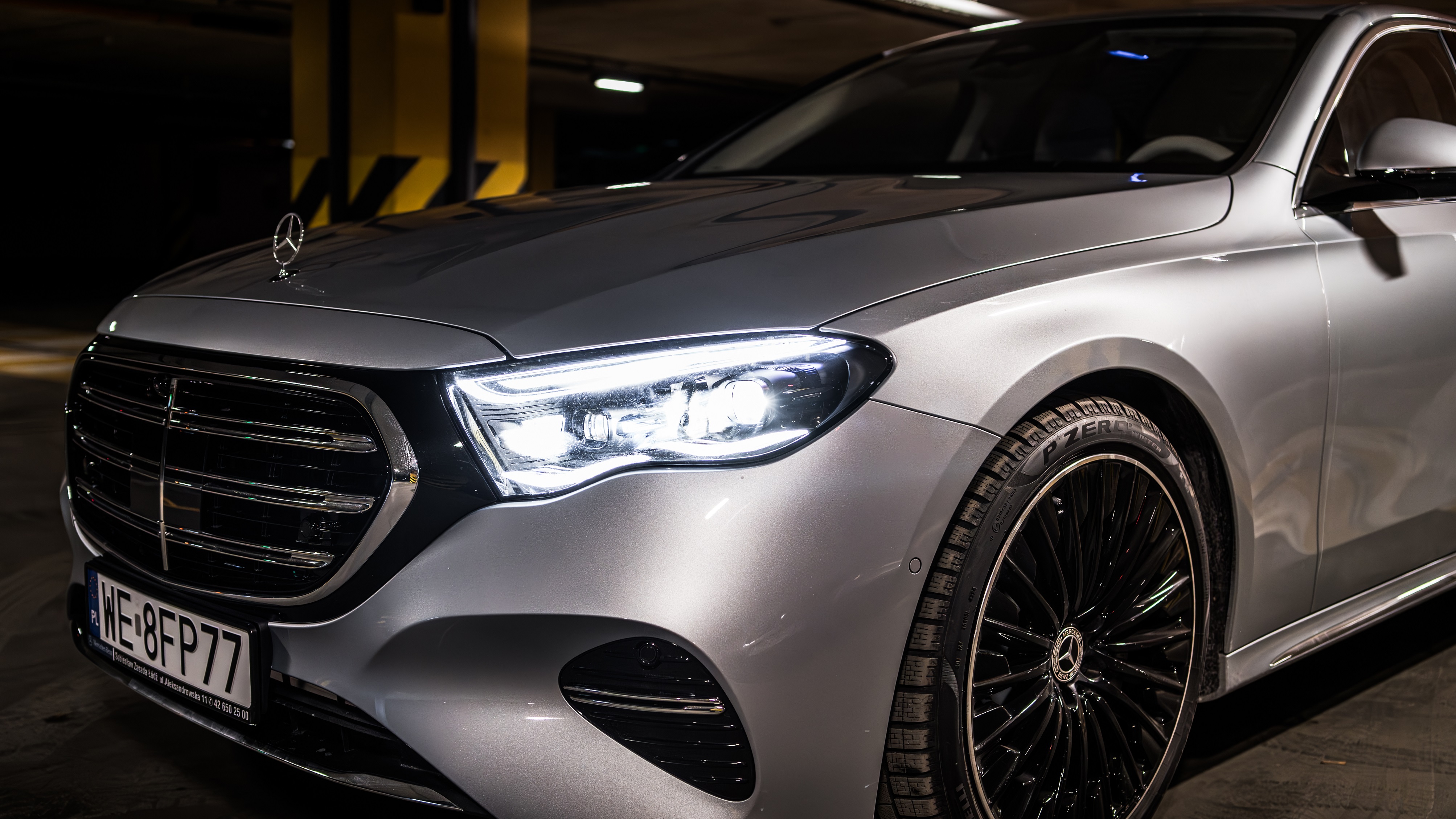 Szofer dla artystów i transport premium dla gwiazd na koncert Rose Tattoo – czarny Mercedes Diamond Car