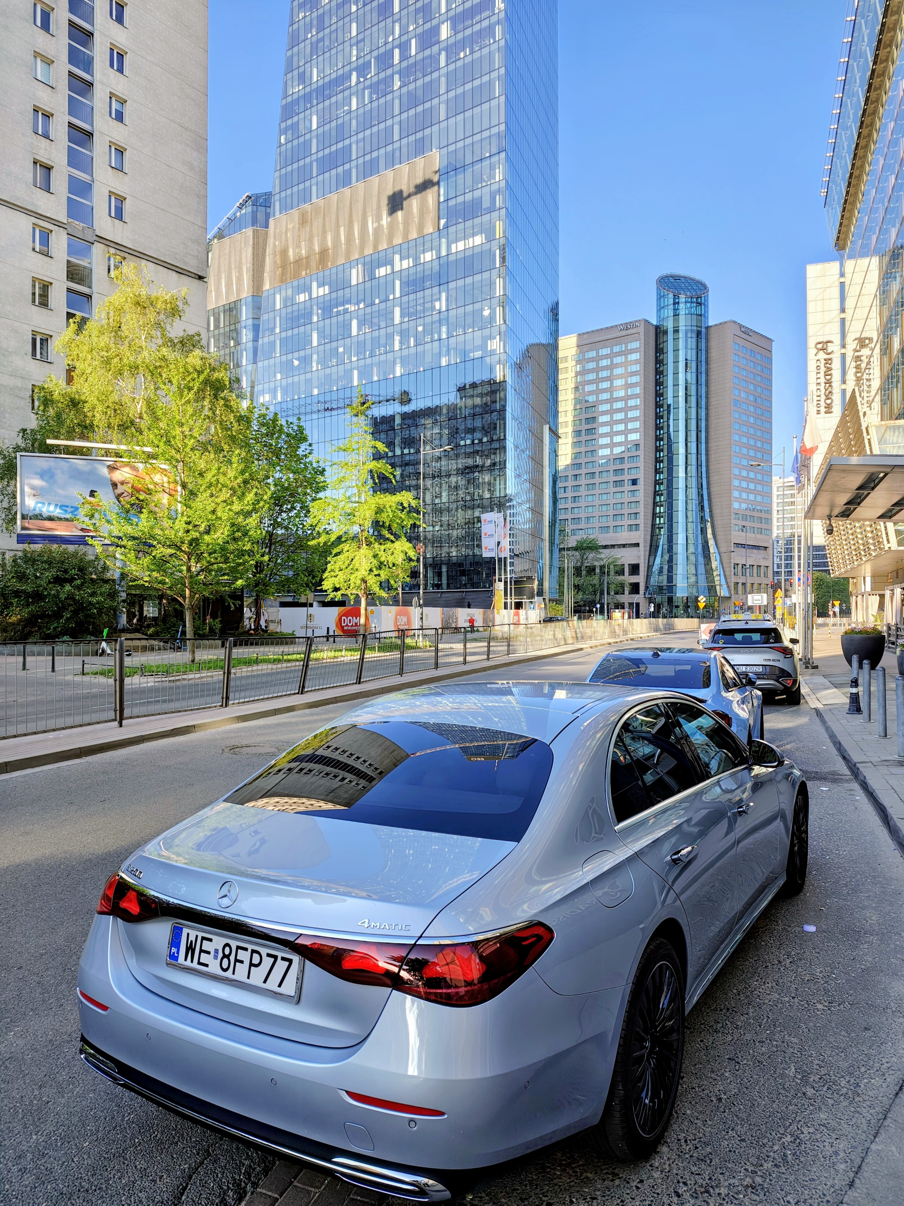 Luksusowy samochód z szoferem warszawa i kierowca vip warszawa PremiumDriver na koncert Caluma Scotta
