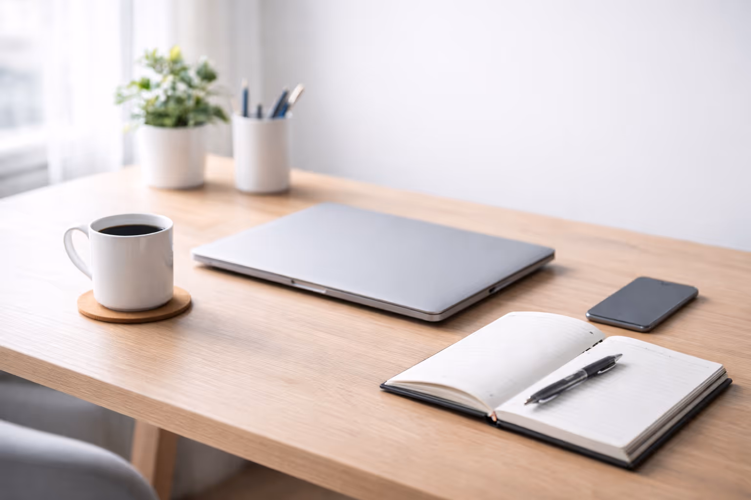 [team] image of teamwork in the studio