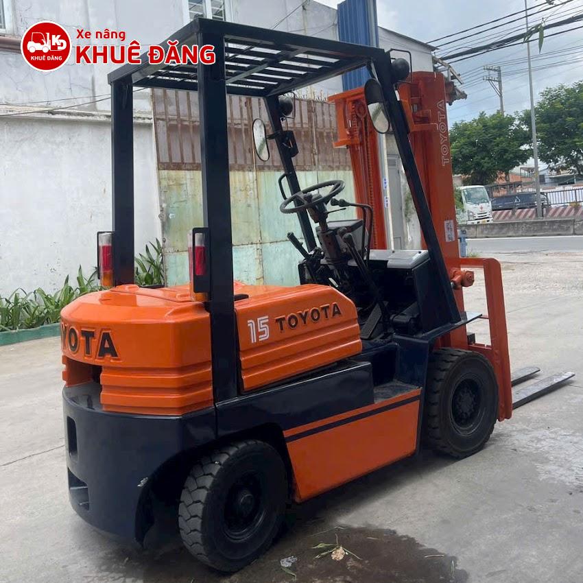Xe nâng dầu 1.5 tấn Toyota 5FD15 với bánh đặc