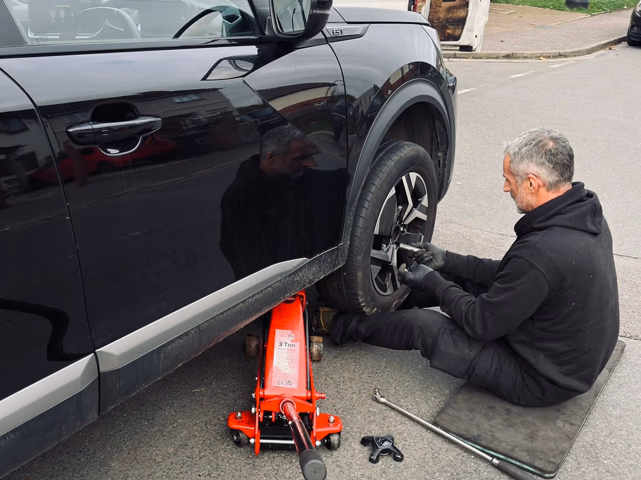 Experienced mobile mechanic repairing brakes and wheels at home in Maidenhead, providing fast and reliable mobile car repairs without a garage visit.