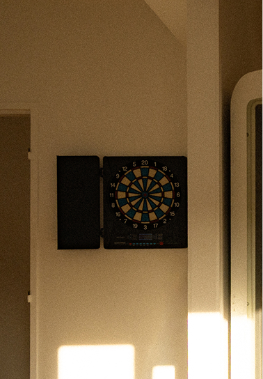 photo de la cible de flèchettes de l'open space