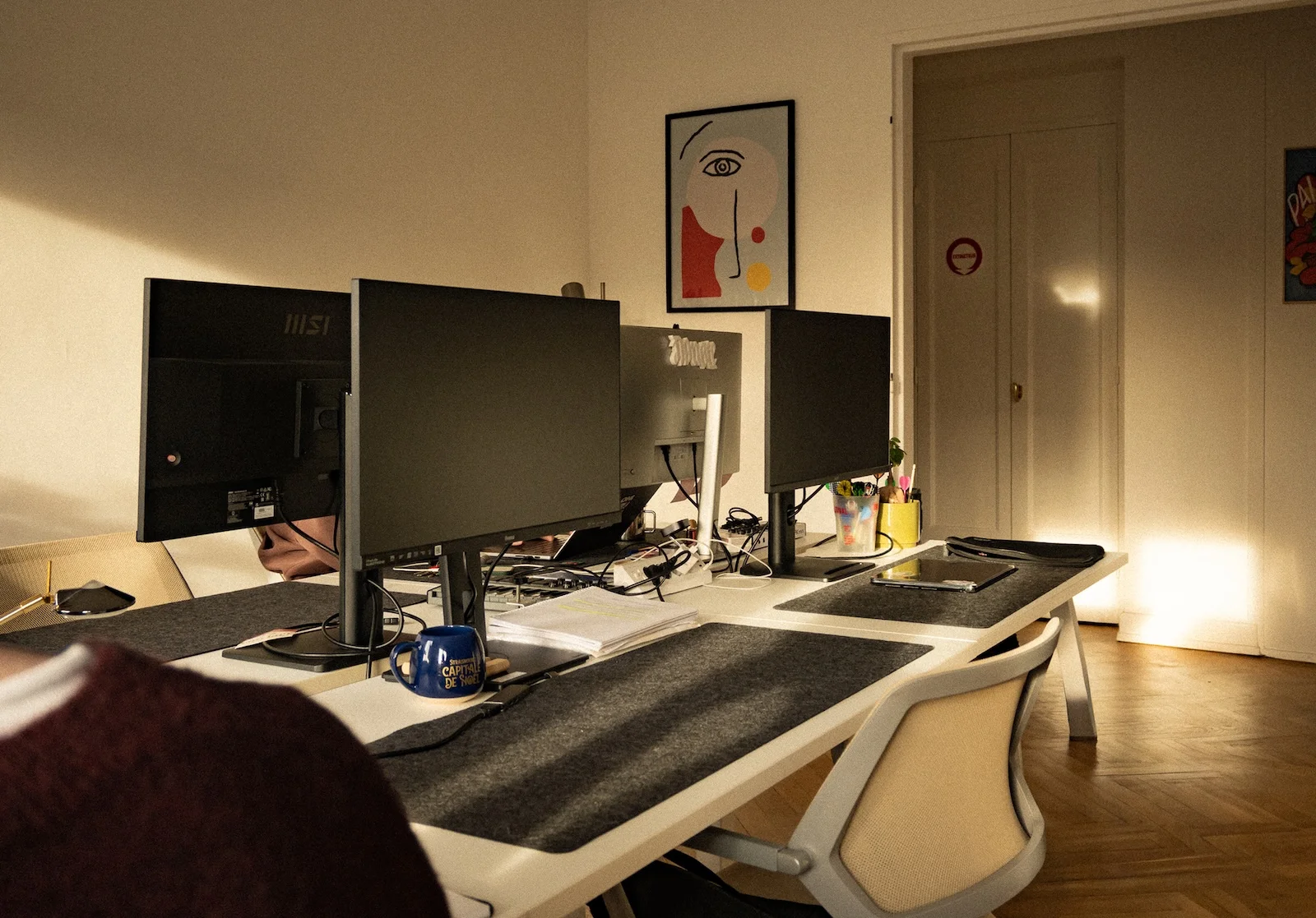 photo des espaces de travail du coworking