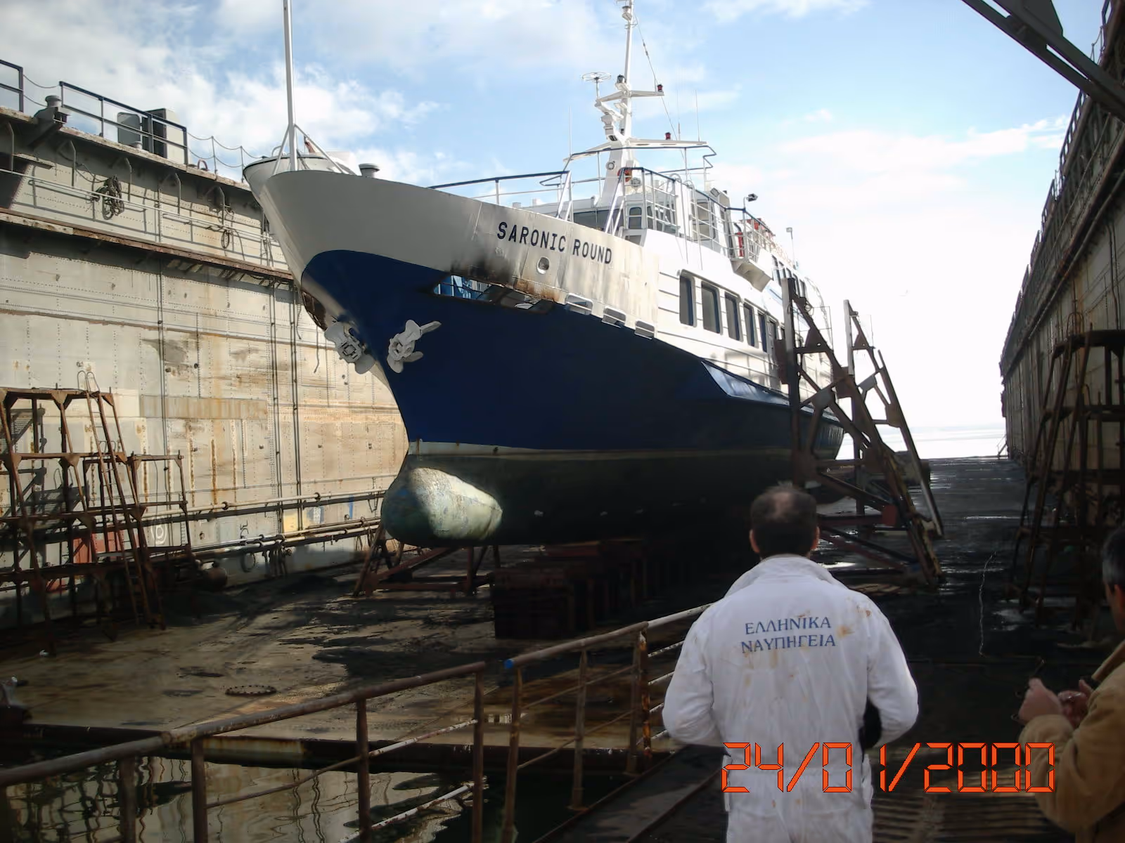 Passenger ship "saronic round"