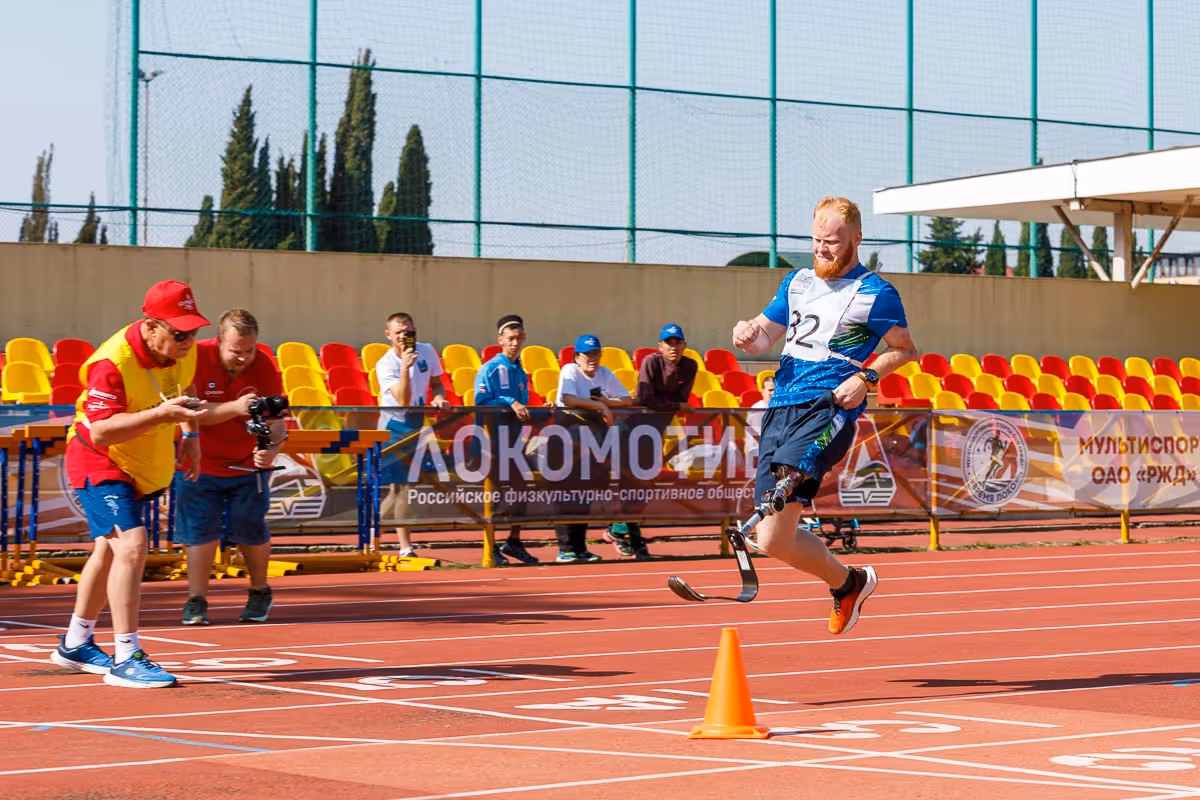 Легкоатлет на соревнованиях в Сириусе